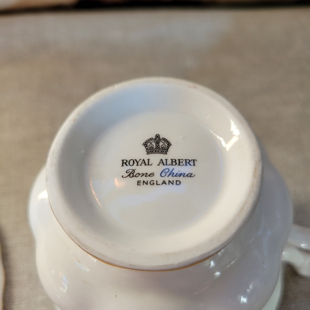 Royal Albert Blue Rose Teacup and Saucer(T8) - Picture 7 of 7